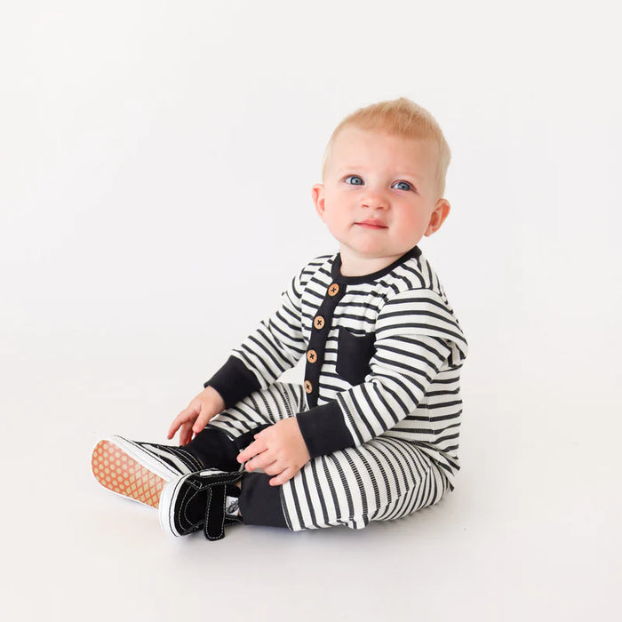 LOLA & TAYLOR - BABY ORGANIC COTTON LONG SLEEVE WOODEN BUTTON ROMPER